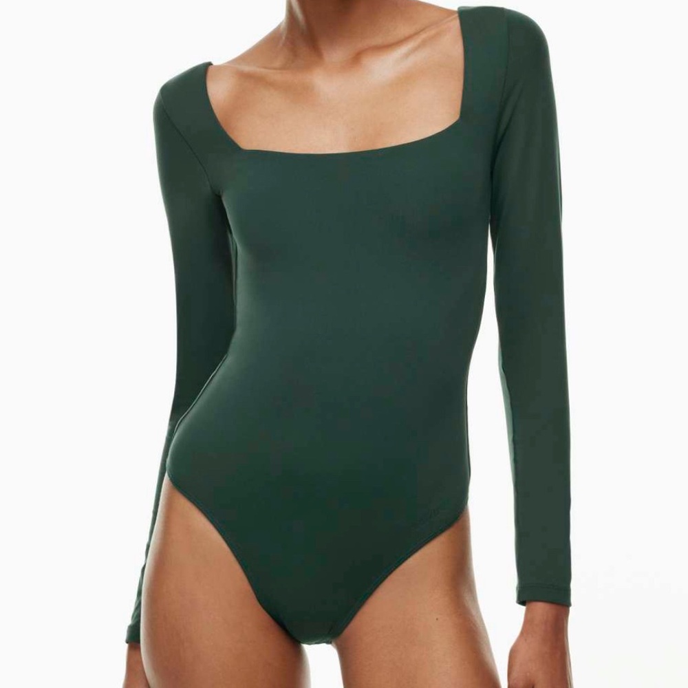 Aritzia Contour Squareneck Longsleeve Bodysuit
